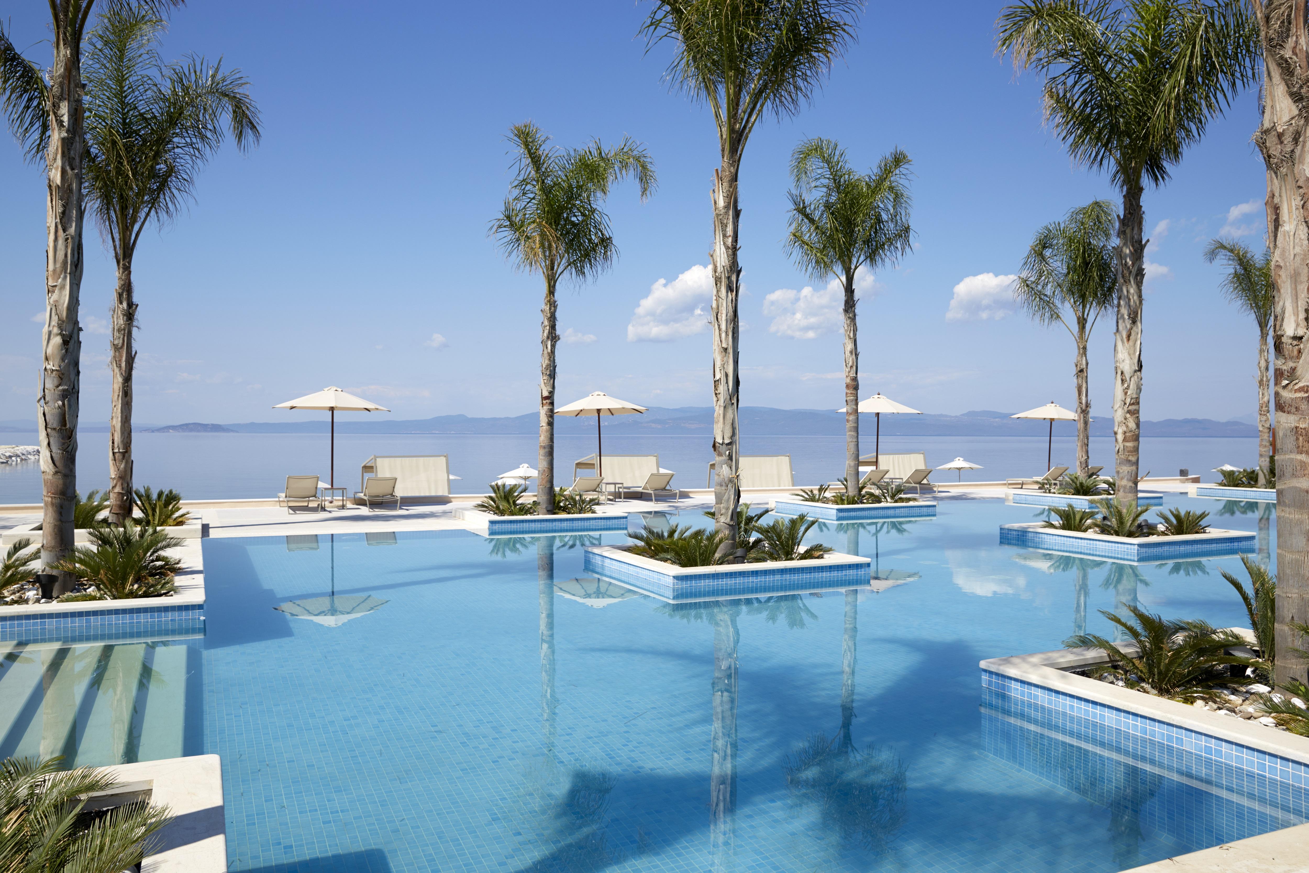 Miraggio Thermal Spa Resort Paliouri Exteriör bild The pool at the hotel