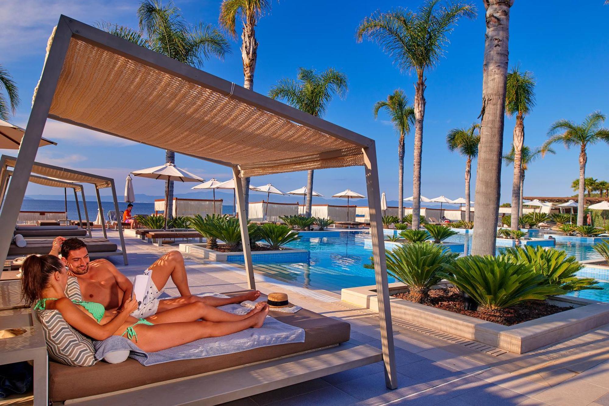 Miraggio Thermal Spa Resort Paliouri Exteriör bild The resort's pool area
