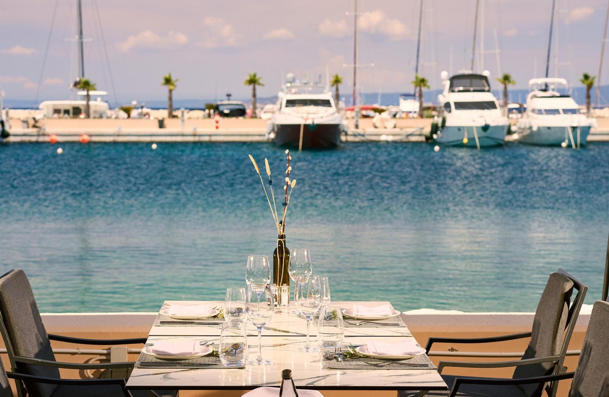 Miraggio Thermal Spa Resort Paliouri Exteriör bild View of the marina