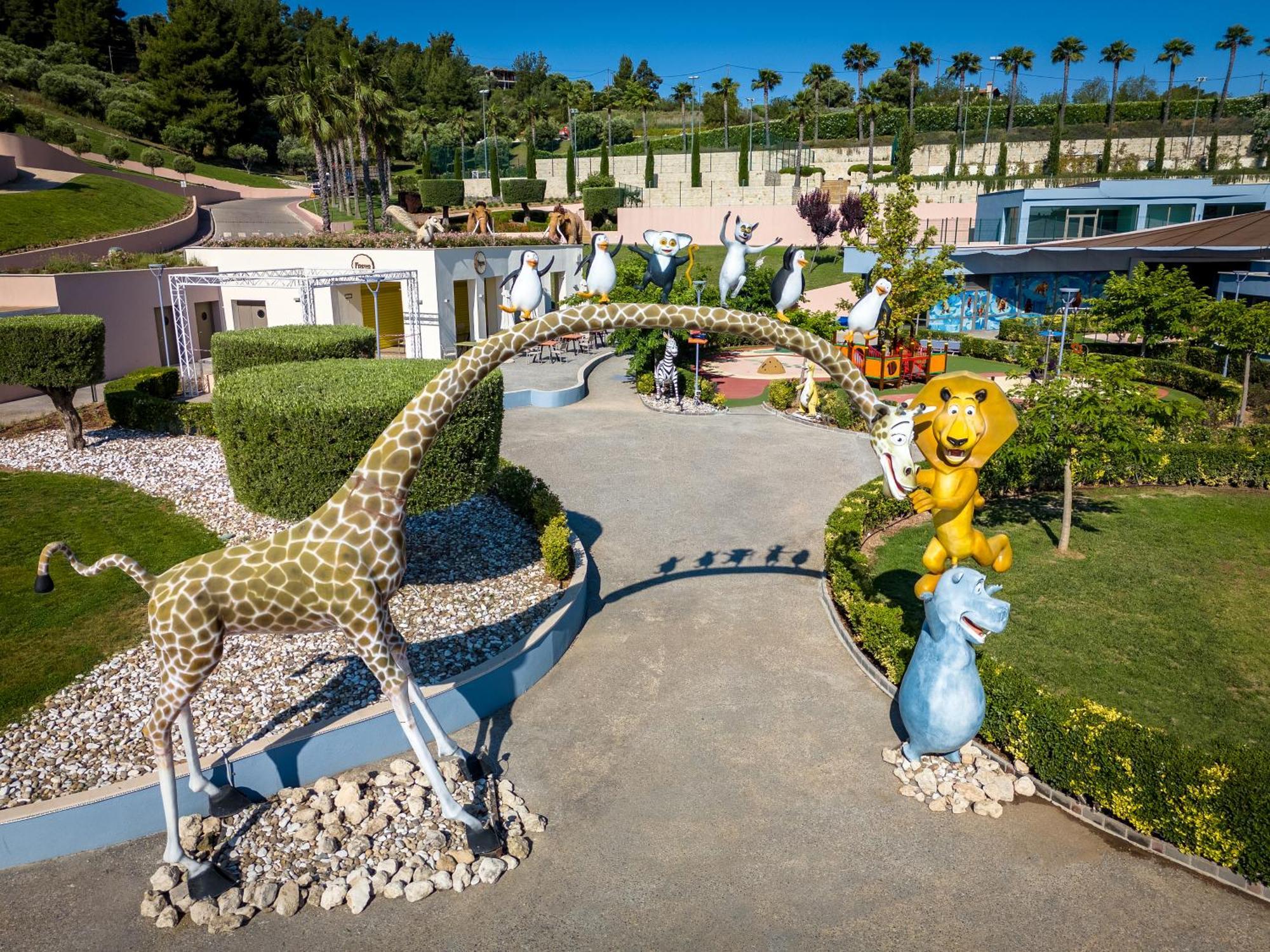 Miraggio Thermal Spa Resort Paliouri Exteriör bild The entrance to the park
