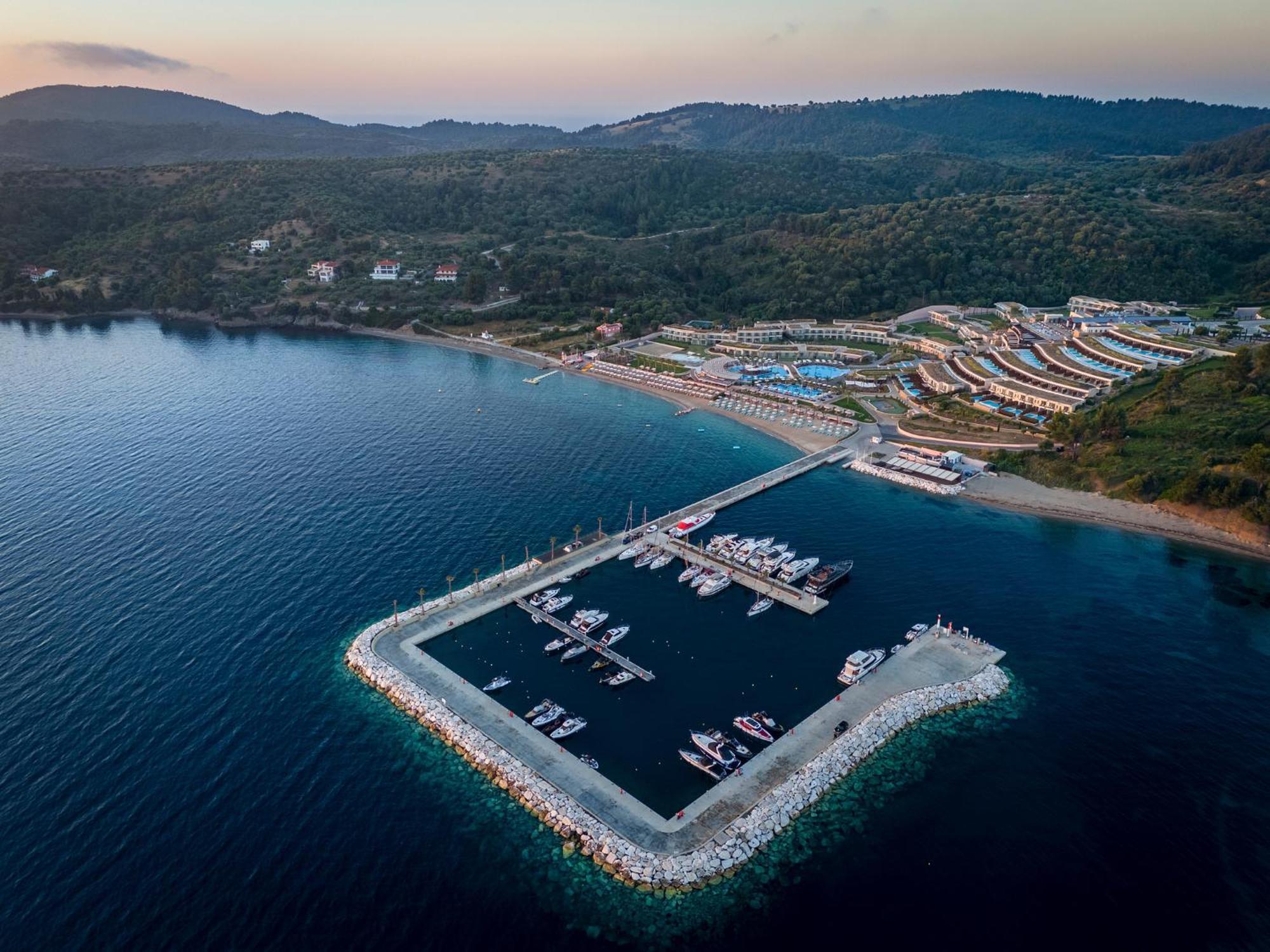 Miraggio Thermal Spa Resort Paliouri Exteriör bild Aerial view of the port